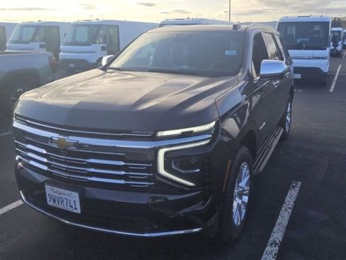 Used 2025 Chevrolet Tahoe Premier AWD/4WD image 3