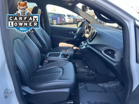 Used 2025 Chrysler Pacifica Select FWD image 27