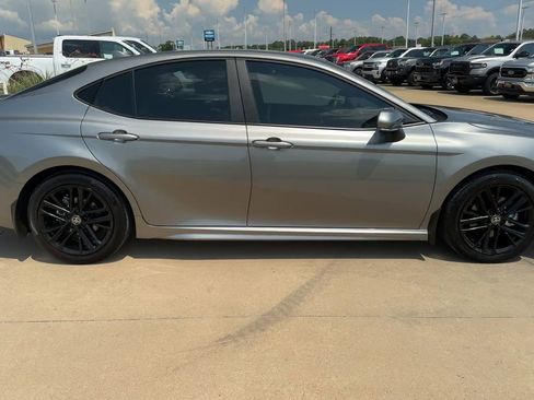Used 2025 Toyota Camry SE image 9