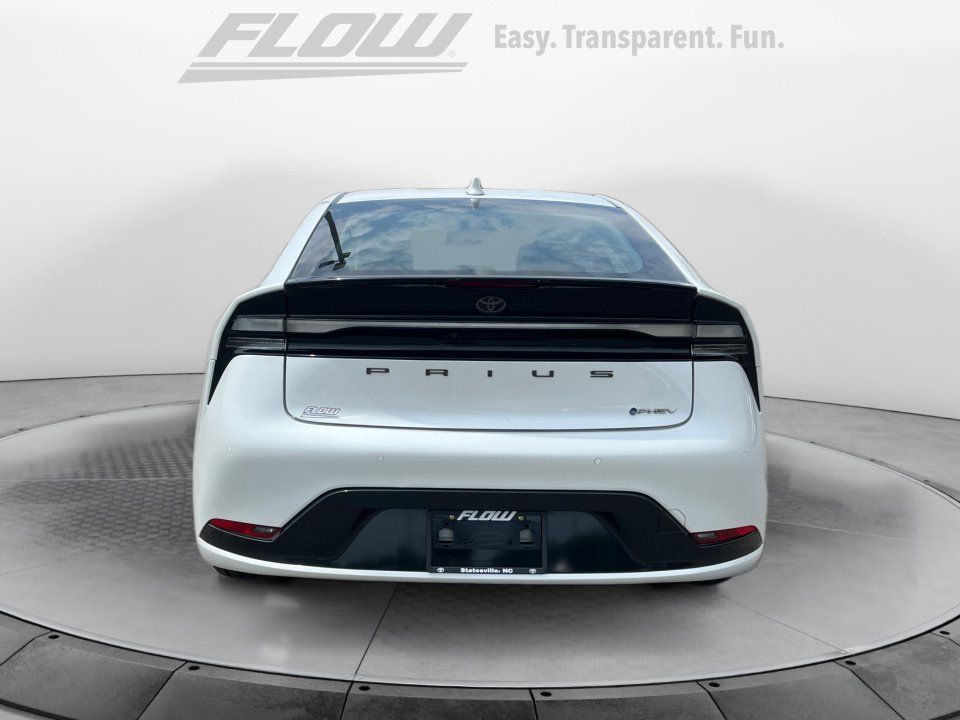 Used 2025 Toyota Prius Plug-In Hybrid FWD image 8