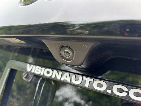 Used 2020 Jeep Grand Cherokee Laredo AWD/4WD image 13
