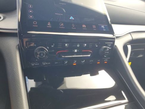 New 2025 Jeep Grand Cherokee Limited w/ Luxury Tech Group II image 24