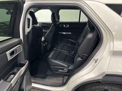Used 2021 Ford Explorer XLT w/ Equipment Group 202A AWD/4WD image 28