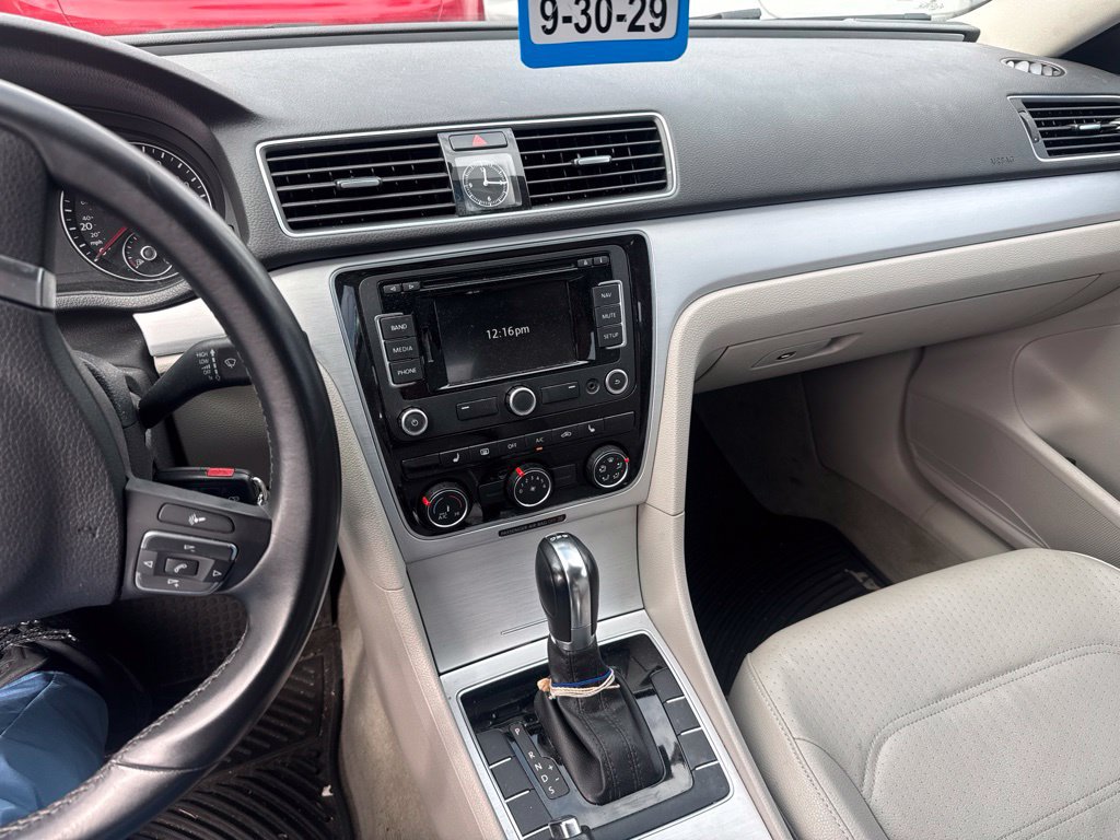 Used 2013 Volkswagen Passat TDI SE FWD image 7