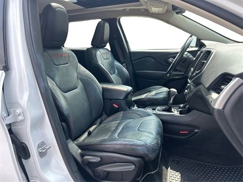 Used 2014 Jeep Cherokee Trailhawk w/ Comfort/Convenience Group AWD/4WD image 50