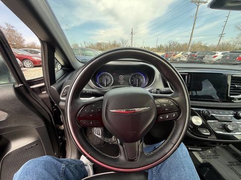 Used 2018 Chrysler Pacifica Limited w/ Advanced Safetytec Group image 21