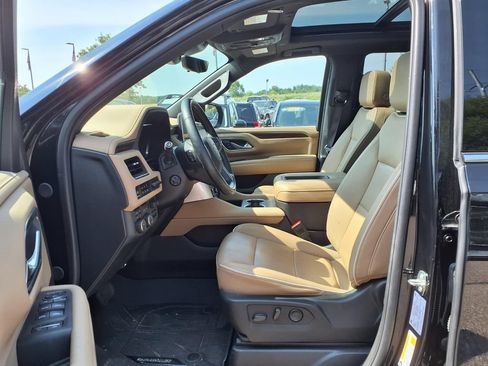 Used 2024 Chevrolet Tahoe Premier w/ Premium Package AWD/4WD image 17