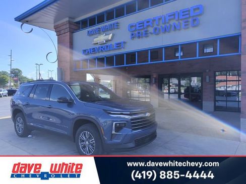 Used 2024 Chevrolet Traverse LT FWD image 1