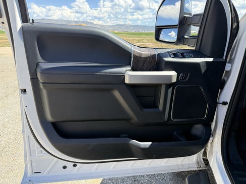 Used 2018 Ford F350 Lariat w/ Lariat Ultimate Package AWD/4WD image 15