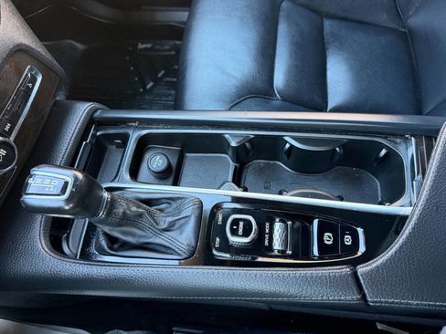 Used 2017 Volvo XC90 T6 Momentum w/ Vision Package image 57