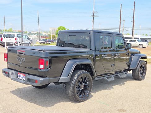 Used 2024 Jeep Gladiator Sport image 3