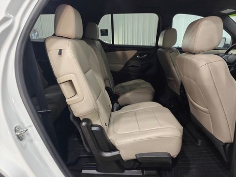 Used 2022 Chevrolet Traverse LT image 28
