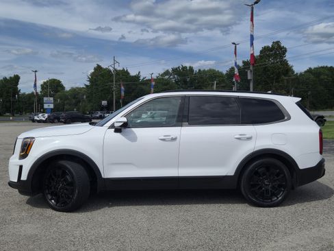 Used 2022 Kia Telluride SX w/ SX Prestige Package AWD/4WD image 3