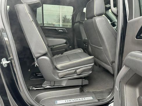 Certified 2025 Chevrolet Suburban Premier image 37