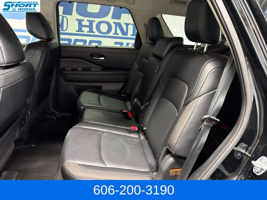 Used 2024 Nissan Pathfinder SL AWD/4WD image 15