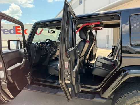 Used 2017 Jeep Wrangler Unlimited Sahara AWD/4WD image 17