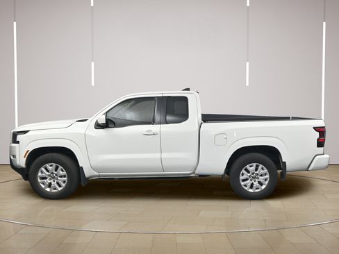 Certified 2024 Nissan Frontier SV w/ SV Convenience Package RWD image 4