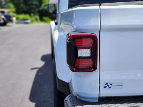 New 2026 Jeep Gladiator Sport AWD/4WD image 9