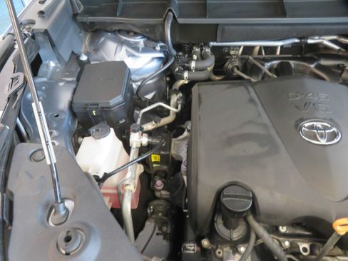 Used 2021 Toyota Highlander XLE FWD image 60