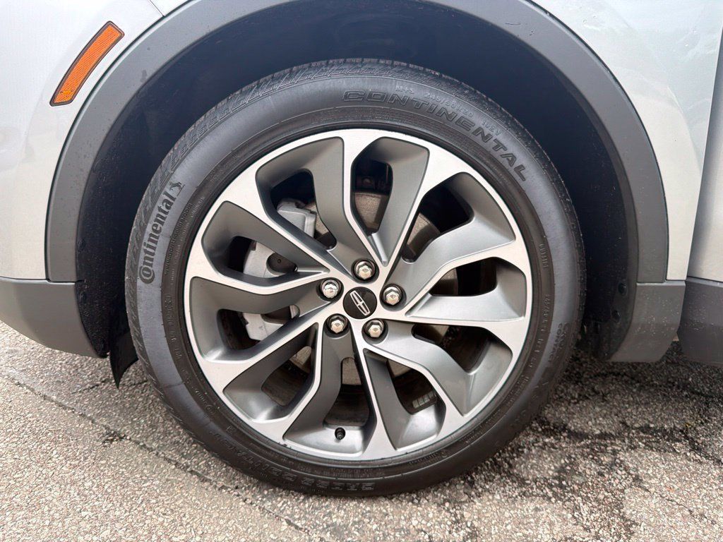 Used 2023 Lincoln Nautilus Reserve AWD/4WD image 25
