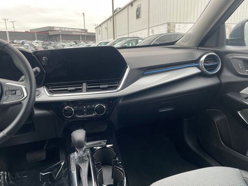 Used 2025 Chevrolet Trax LT w/ LT Convenience Package image 33