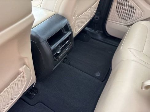 Used 2023 Jeep Grand Cherokee Limited w/ Luxury Tech Group II image 34