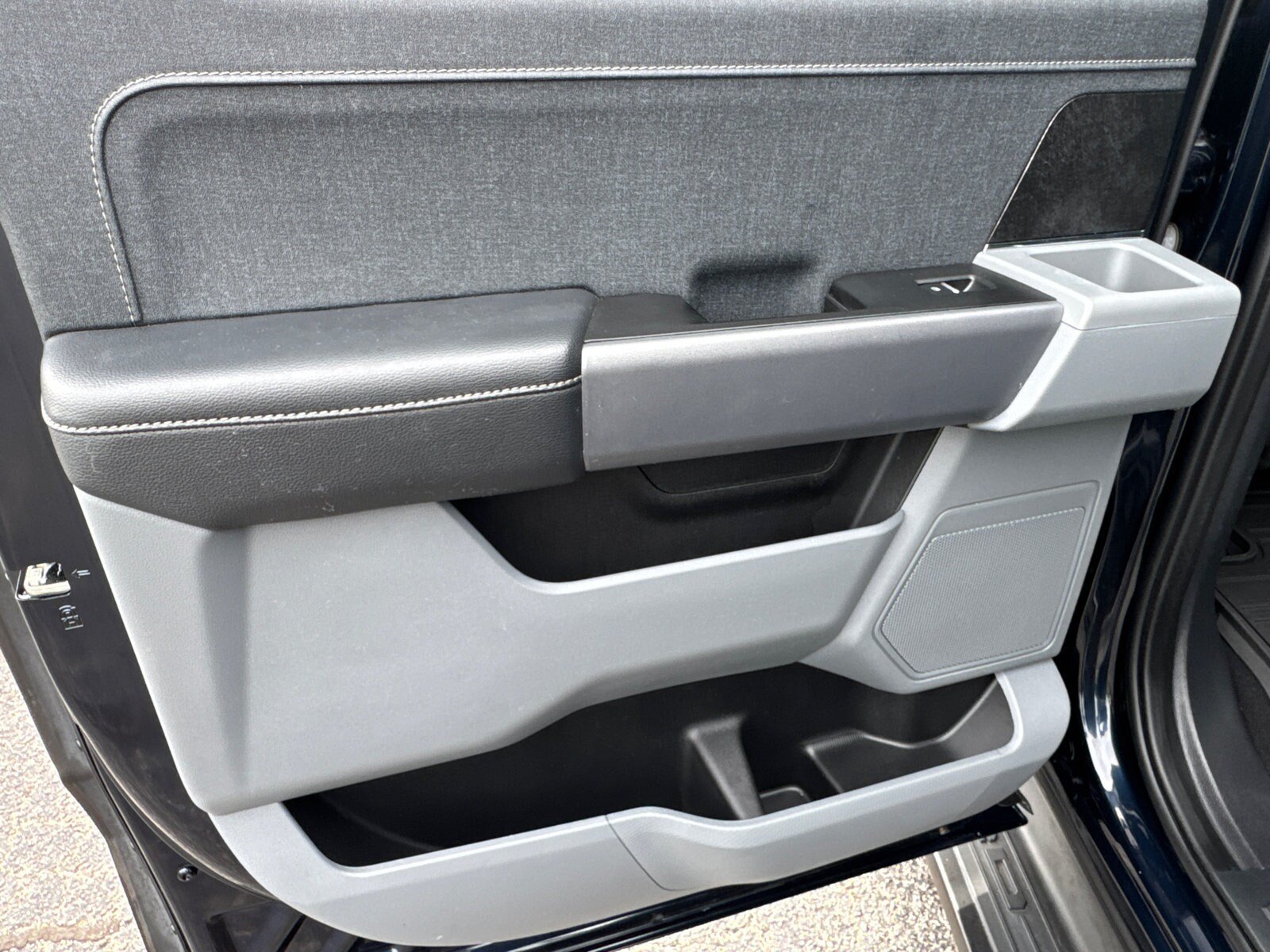 Used 2023 Ford F150 Lightning XLT AWD/4WD image 23