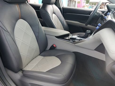Used 2018 Toyota Camry XLE w/ Driver Assist Package FWD image 16