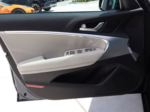 Used 2023 Genesis G70 2.0T image 26