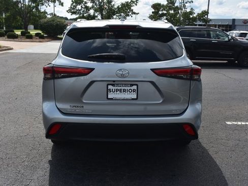 Used 2023 Toyota Highlander XLE FWD image 6