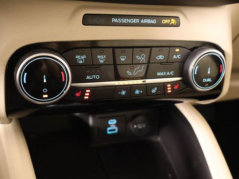 Used 2022 Ford Escape Titanium AWD/4WD image 8