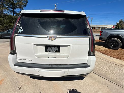 Used 2020 Cadillac Escalade Premium Luxury image 9