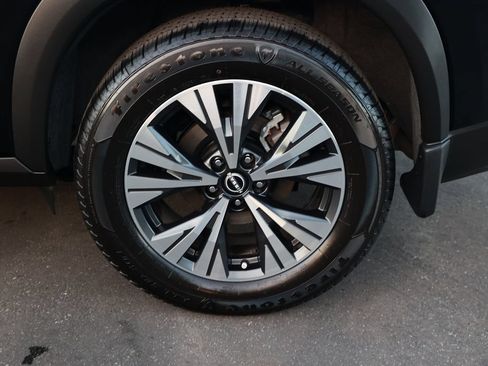 Used 2023 Nissan Rogue SV FWD image 10