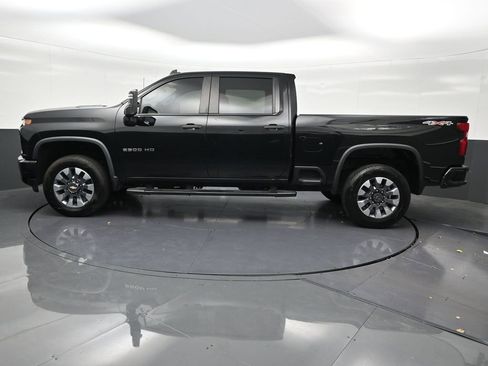 Used 2021 Chevrolet Silverado 2500 Custom w/ Custom Value Package AWD/4WD image 2