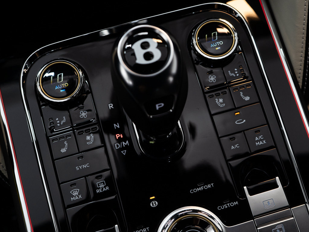 Used 2025 Bentley Flying Spur Plug-In Hybrid AWD/4WD image 37