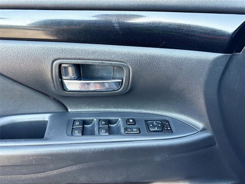 Used 2020 Mitsubishi Outlander ES image 18