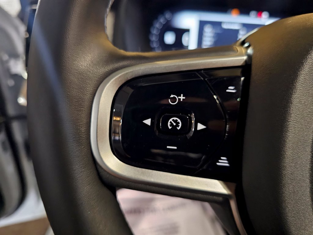 Certified 2025 Volvo XC90 B5 Plus AWD/4WD image 20