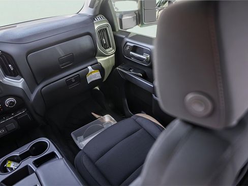 Used 2024 Chevrolet Silverado 2500 Custom w/ Custom Value Package image 22