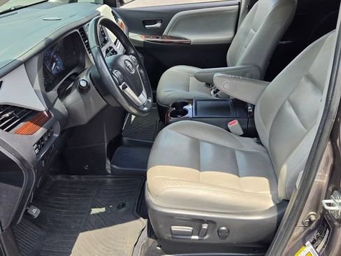 Used 2019 Toyota Sienna Limited Premium FWD image 11