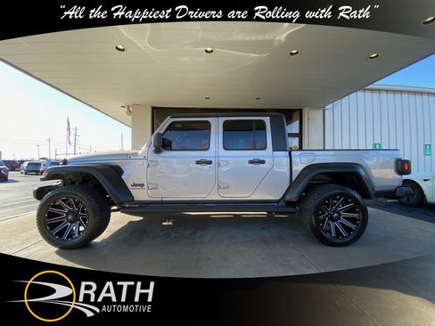 Used 2020 Jeep Gladiator Sport w/ Quick Order Package 24S image 9