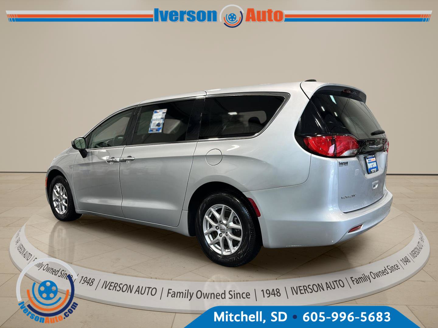 Used 2023 Chrysler Voyager LX FWD image 5