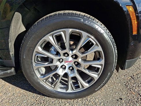 Certified 2025 GMC Yukon Denali image 8