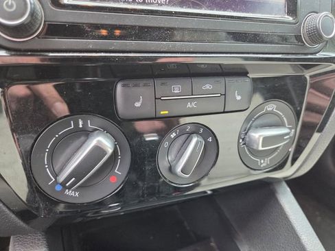 Used 2017 Volkswagen Jetta Sport image 12