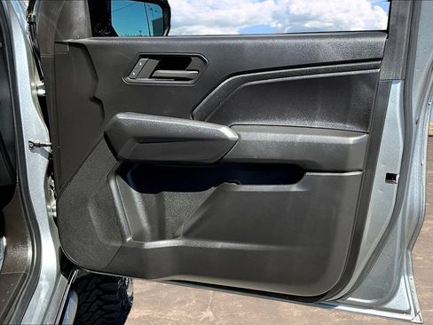 Used 2023 Chevrolet Colorado Trail Boss w/ Technology Package AWD/4WD image 31