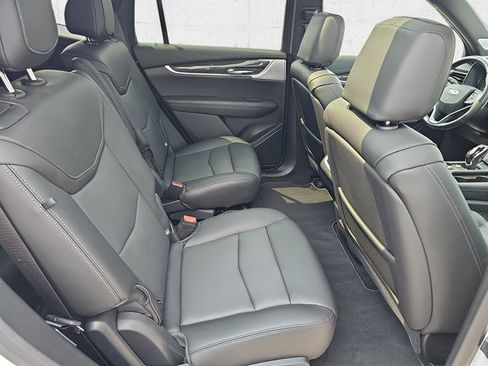 Used 2025 Cadillac XT6 Sport w/ Technology Package image 11
