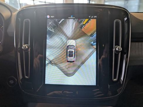 Used 2023 Volvo XC40 B5 Plus w/ Driver Assist Package image 22