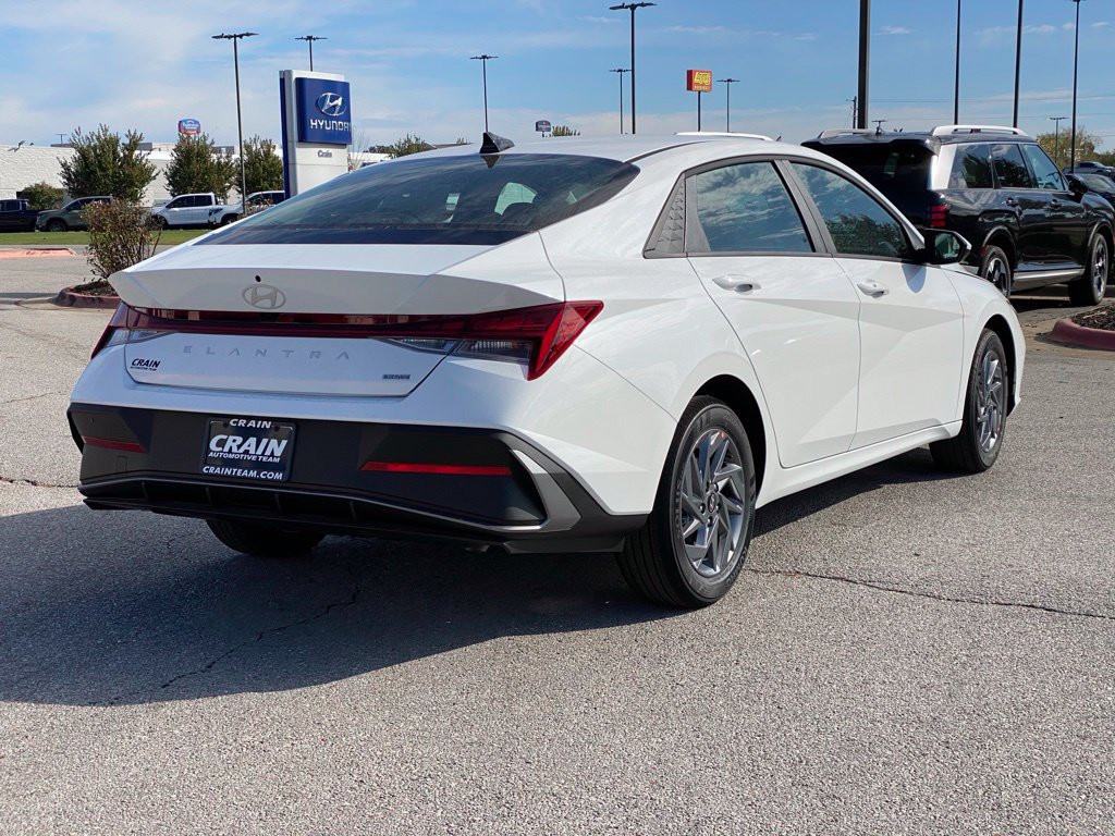 New 2026 Hyundai Elantra Hybrid FWD image 7