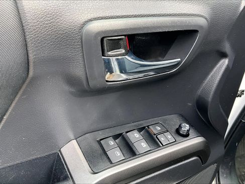Used 2023 Toyota Tacoma TRD Off-Road AWD/4WD image 31