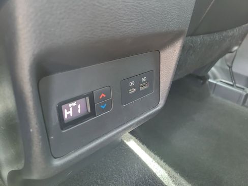 Used 2023 Nissan Rogue SL w/ SL Premium Package image 12