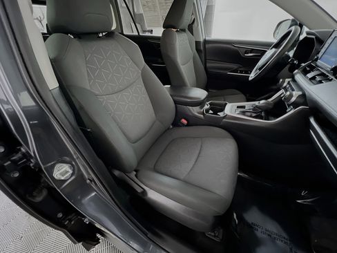 Used 2021 Toyota RAV4 XLE image 31